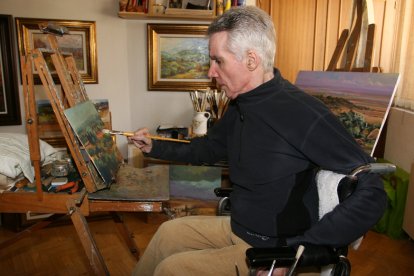 La exposición abarca 30 años de trayectoria del pintor fallecido en agosto de 2025 y está organizada por la Asociación de Artistas Plásticos Palentinos Thieldón