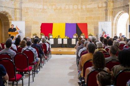 La Asociación Recuerdo y Dignidad realiza un acto homenaje y entrega los restos de los cuerpos a las víctimas de la Guerra Civil enterradas en el cementerio de Las Casas.