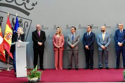 La vicepresidenta segunda de la Junta, Isabel Blanco, preside la toma de posesión de los nuevos altos cargos de su departamento y de la Consejería de la Presidencia.