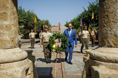 Desfile militar en Ciudad Rodrigo (Salamanca) en homenaje a los caídos en la Guerra de la Independencia - Ical