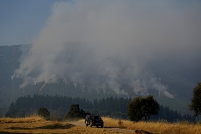 Incendio en las localidades de Turienzo Castañero y San Pedro Castañero (León)