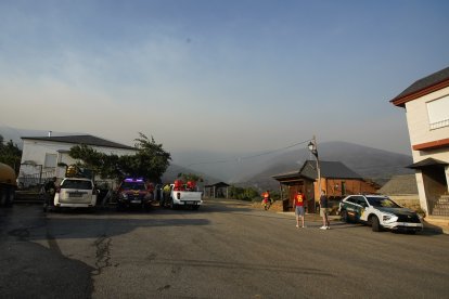 Incendio en las localidades de Turienzo Castañero y San Pedro Castañero (León)