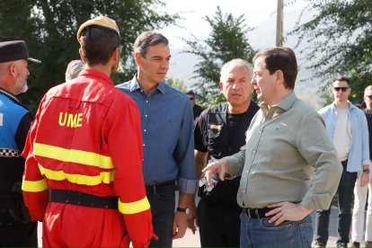 Pedro Sánchez y Alfonso Fernández Mañueco en Navaluenga