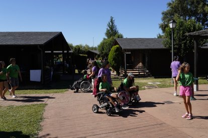 Inauguración del XXIX Campamento Inclusivo de El Bosque de los Sueños de Cubillos del Sil (León), organizado por Aspaym Castilla y León