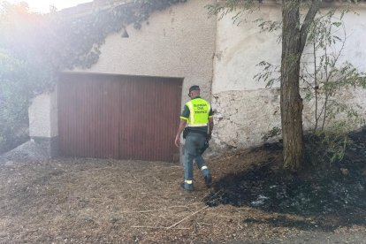 Despliegue de la Guardia Civil en el incendio de Las Navas de San Antonio en Segovia.