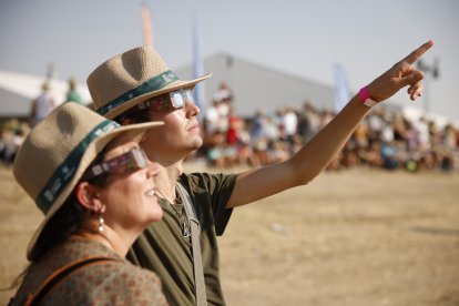 Punto de observación del eclipse solar desplegado en la localidad de Arévalo por la Diputación de Ávila
