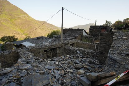 Un año después del incendio que asoló la localidad de Lusio (León).