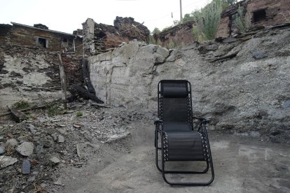 Un año después del incendio que asoló la localidad de Lusio (León).