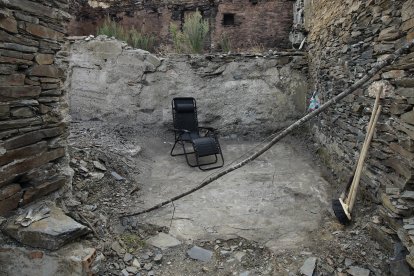 Un año después del incendio que asoló la localidad de Lusio (León).