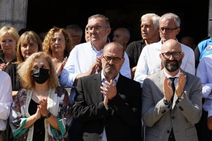 Concentración silenciosa en recuerdo de las dos víctimas mortales de la riada de Manzanedo de Valdueza (Ponferrada)