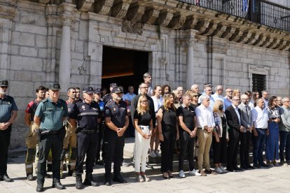 Concentración silenciosa en recuerdo de las dos víctimas mortales de la riada de Manzanedo de Valdueza (Ponferrada)