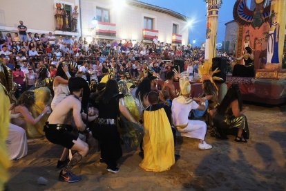 Desfile de Carrozas en Fuentepelayo (Segovia).