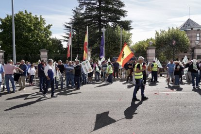 Momento en el que las organizaciones de agricultores protestaban por la actual situación del cereal.