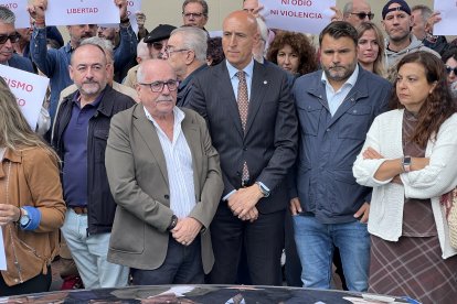 Concentración ante UGT León en rechazo a la agresión sufrida por una trabajadora del sindicato.