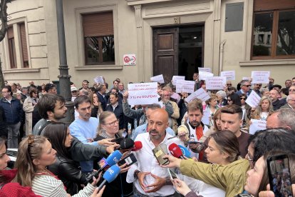 Concentración ante UGT León en rechazo a la agresión sufrida por una trabajadora del sindicato.