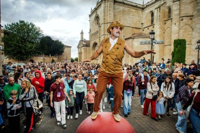 Imagen de un espectáculo del teatro de calle.