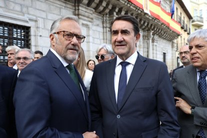 Imágenes del acto institucional por la fiesta de la Virgen de la Encina en Ponferrada  con la participación de autoridades políticas de la provincia y la comunidad.