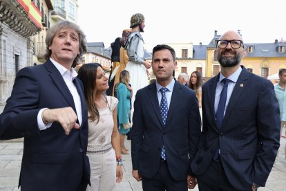Imágenes del acto institucional por la fiesta de la Virgen de la Encina en Ponferrada  con la participación de autoridades políticas de la provincia y la comunidad.