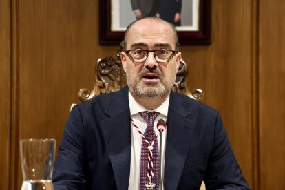 Imágenes del acto institucional por la fiesta de la Virgen de la Encina en Ponferrada  con la participación de autoridades políticas de la provincia y la comunidad.