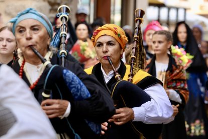 Imágenes del acto institucional por la fiesta de la Virgen de la Encina en Ponferrada  con la participación de autoridades políticas de la provincia y la comunidad.