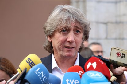 Imágenes del acto institucional por la fiesta de la Virgen de la Encina en Ponferrada  con la participación de autoridades políticas de la provincia y la comunidad.