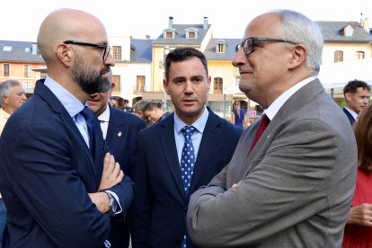 Imágenes del acto institucional por la fiesta de la Virgen de la Encina en Ponferrada  con la participación de autoridades políticas de la provincia y la comunidad.