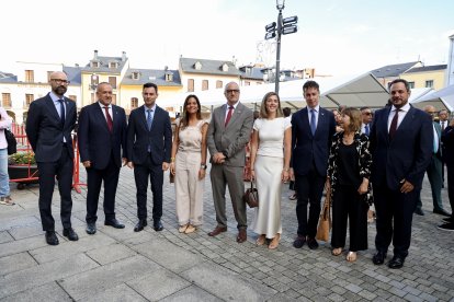Imágenes del acto institucional por la fiesta de la Virgen de la Encina en Ponferrada  con la participación de autoridades políticas de la provincia y la comunidad.