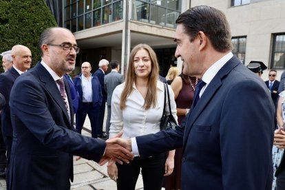 Imágenes del acto institucional por la fiesta de la Virgen de la Encina en Ponferrada  con la participación de autoridades políticas de la provincia y la comunidad.
