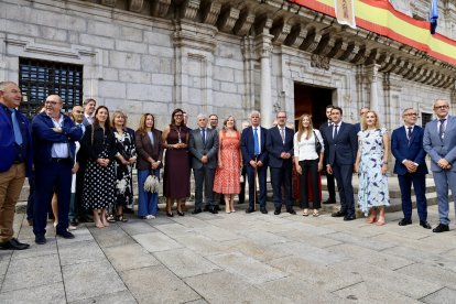 Imágenes del acto institucional por la fiesta de la Virgen de la Encina en Ponferrada  con la participación de autoridades políticas de la provincia y la comunidad.