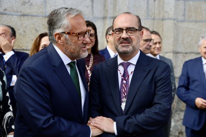 Imágenes del acto institucional por la fiesta de la Virgen de la Encina en Ponferrada  con la participación de autoridades políticas de la provincia y la comunidad.