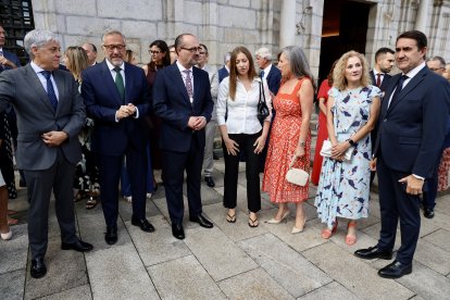 Imágenes del acto institucional por la fiesta de la Virgen de la Encina en Ponferrada  con la participación de autoridades políticas de la provincia y la comunidad.