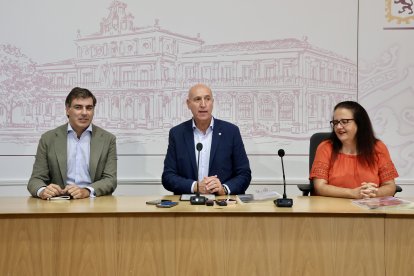 El alcalde de León, José Antonio Diez, presenta un nuevo proyecto de promoción de la Semana Santa leonesa