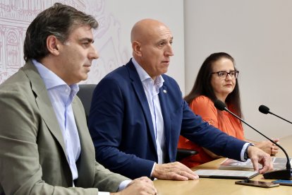 El alcalde de León, José Antonio Diez, presenta un nuevo proyecto de promoción de la Semana Santa leonesa