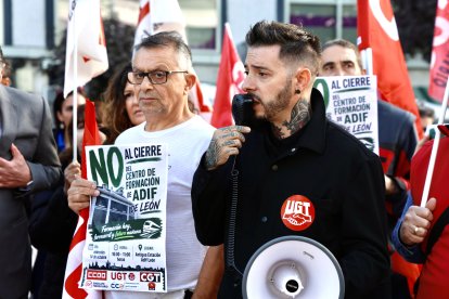 Concentración contra el cierre del Centro de Formación de Adif en León