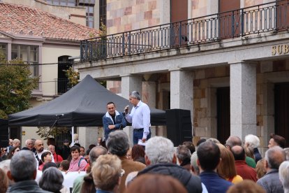 Concentración para reclamar la mejora de los servicios ferroviarios en Zamora