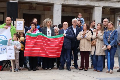 Concentración para reclamar la mejora de los servicios ferroviarios en Zamora