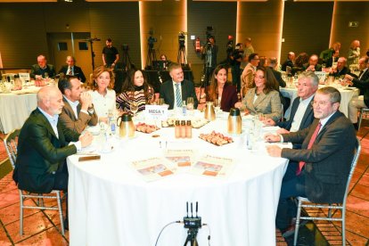 Club de prensa 'Conversaciones Políticas' con el alcalde de Valladolid, Jesús Julio Carnero
