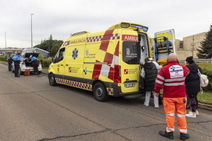 Dos heridos tras el vuelco de un autobús en Santa Marta de Tormes (Salamanca)