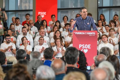 Un momento del mitin de Pedro Sánchez en Burgos.