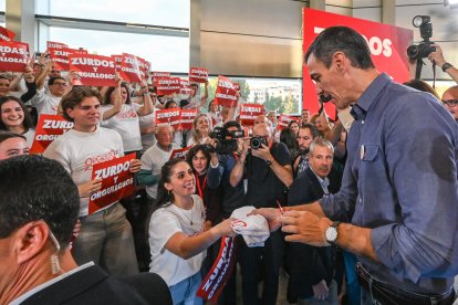 Un momento del mitin de Pedro Sánchez en Burgos.