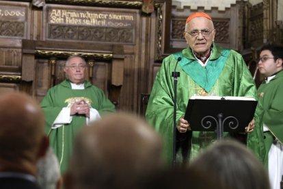 Acto de investidura de nuevos caballeros y damas del Gran Priorato de España de la Orden Militar y Hospitalaria de San Lázaro, con una misa presidida por el cardenal Baltazar Porras Cardozo. A la ceremonia asisten el obispo de León, el alcalde de la ciudad y el abad de San Isidoro