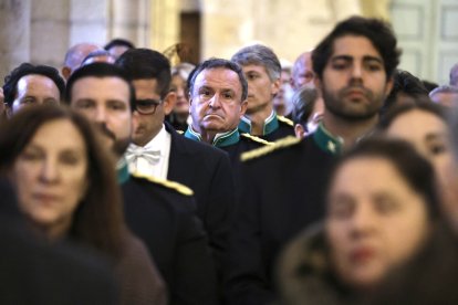 Acto de investidura de nuevos caballeros y damas del Gran Priorato de España de la Orden Militar y Hospitalaria de San Lázaro, con una misa presidida por el cardenal Baltazar Porras Cardozo. A la ceremonia asisten el obispo de León, el alcalde de la ciudad y el abad de San Isidoro