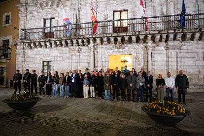 Minuto de silencio en el Ayuntamiento de Ponferrada por el accidente ferroviario de Urda (Toledo).