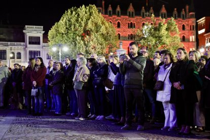 El Ayuntamiento de León convoca un minuto de silencio en memoria de las víctimas del trágico accidente ferroviario en la provincia de Toledo.