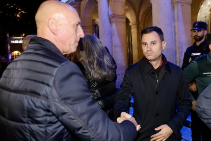 El Ayuntamiento de León convoca un minuto de silencio en memoria de las víctimas del trágico accidente ferroviario en la provincia de Toledo.