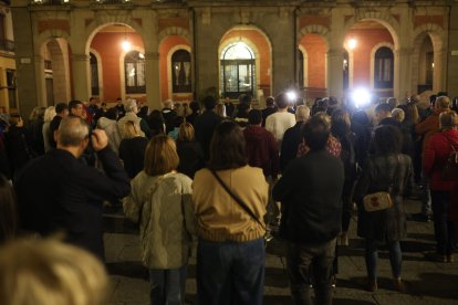 Minuto de silencio en Zamora por el accidente ferroviario en Toledo.