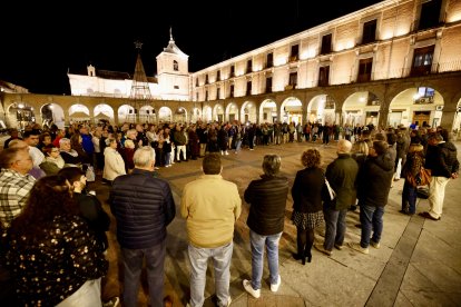 Minuto de silencio en Ávila por el accidente ferroviario en Toledo.