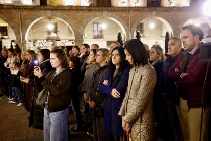 Minuto de silencio en Ávila por el accidente ferroviario en Toledo.