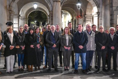 Minuto de silencio en Burgos por las víctimas del accidente ferroviario en Toledo.
