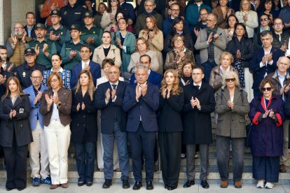Minuto de silencio en la Delegación del Gobierno de Castilla y León por el accidente ferroviario de Toledo.